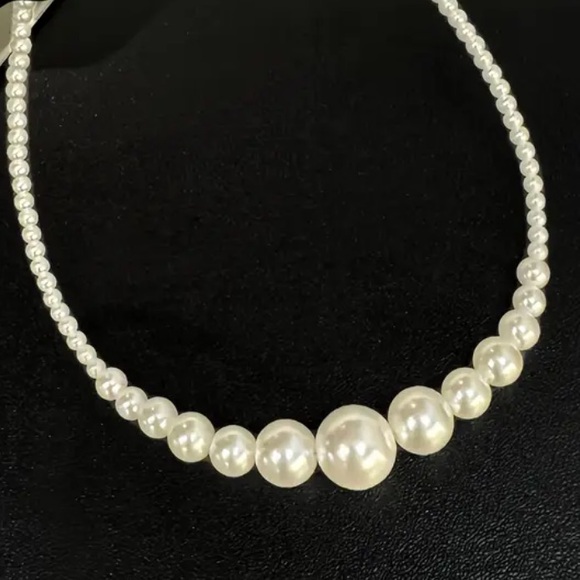 Freshwater Pearls Necklace – Elegant French Style, Perfect for Casual Attire - Picture 1 of 3
